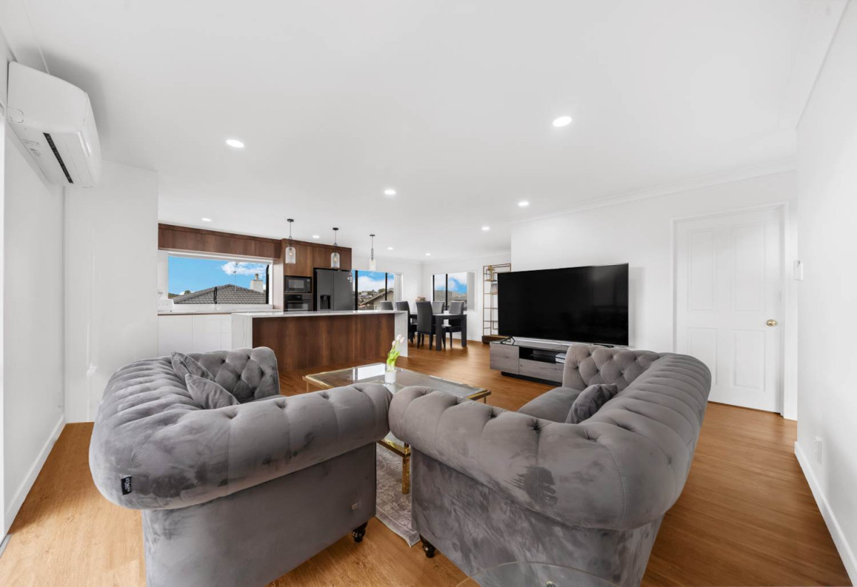 Mt Roskill Grammar zone, 226m2 4 beds 3 baths house with double garage on 338m2 section, just a short stroll from the Keith Hay Park swimming pool complex and all the sporting amenities, close to schools, shops, motorway access, 0.5 km to Hay Park School, 52A Oakdale Road, Mt Roskill, Auckland