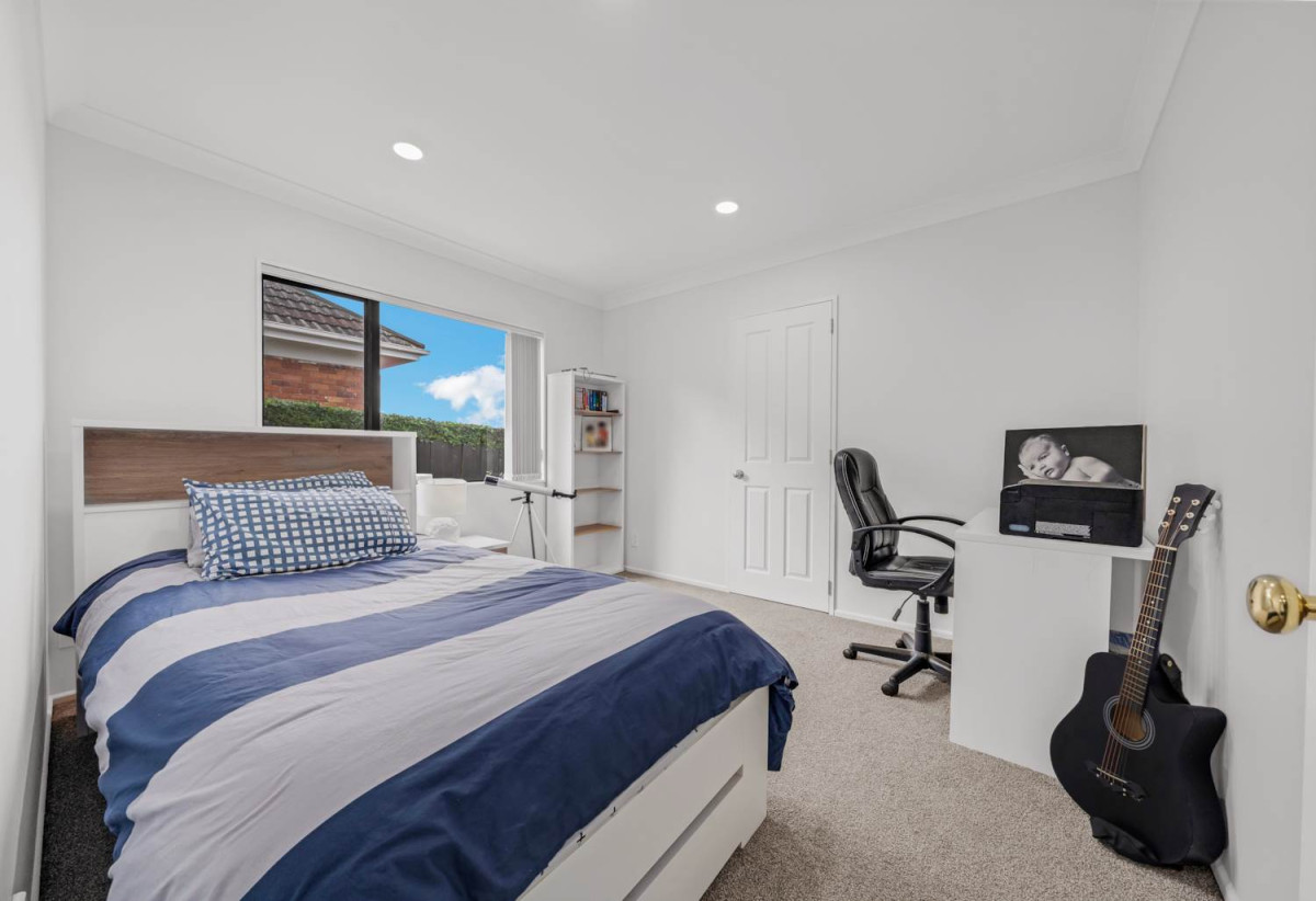 Mt Roskill Grammar zone, 226m2 4 beds 3 baths house with double garage on 338m2 section, just a short stroll from the Keith Hay Park swimming pool complex and all the sporting amenities, close to schools, shops, motorway access, 0.5 km to Hay Park School, 52A Oakdale Road, Mt Roskill, Auckland