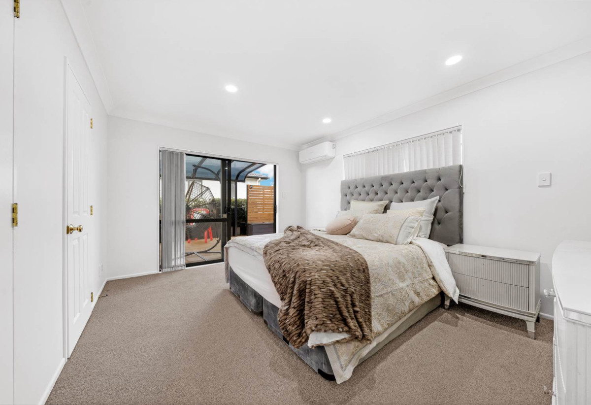 Mt Roskill Grammar zone, 226m2 4 beds 3 baths house with double garage on 338m2 section, just a short stroll from the Keith Hay Park swimming pool complex and all the sporting amenities, close to schools, shops, motorway access, 0.5 km to Hay Park School, 52A Oakdale Road, Mt Roskill, Auckland
