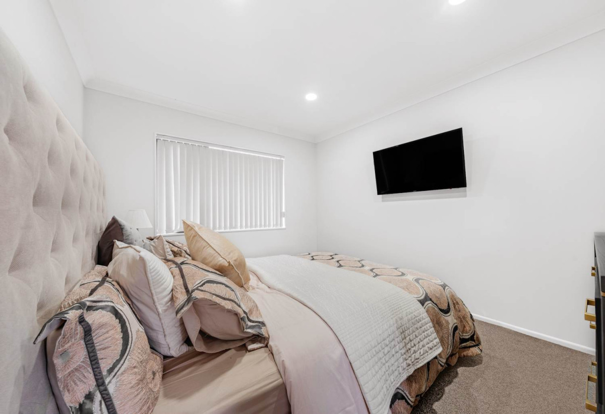 Mt Roskill Grammar zone, 226m2 4 beds 3 baths house with double garage on 338m2 section, just a short stroll from the Keith Hay Park swimming pool complex and all the sporting amenities, close to schools, shops, motorway access, 0.5 km to Hay Park School, 52A Oakdale Road, Mt Roskill, Auckland