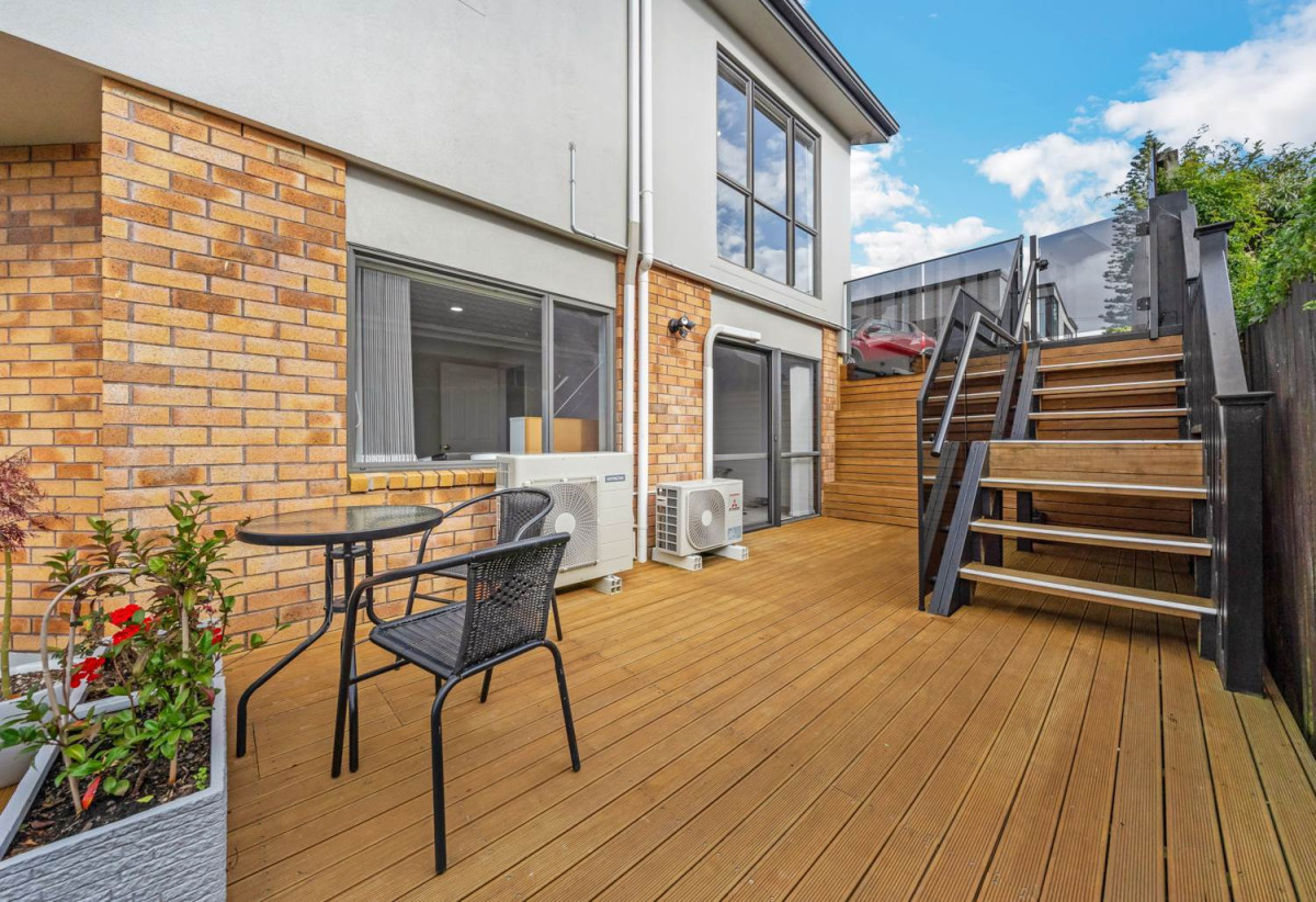 Mt Roskill Grammar zone, 226m2 4 beds 3 baths house with double garage on 338m2 section, just a short stroll from the Keith Hay Park swimming pool complex and all the sporting amenities, close to schools, shops, motorway access, 0.5 km to Hay Park School, 52A Oakdale Road, Mt Roskill, Auckland