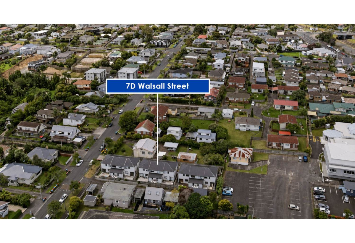 Freehold 3 beds 2.5 baths Duplex home with garage, close to schools, shops, reserves, 0.3 km to Avondale Primary School (Auckland), 0.5 km to Avondale Intermediate, 0.6 km to Avondale College, 7D Walsall Street, Avondale, Auckland
