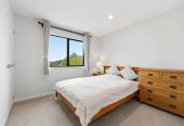 Next to Hillcrest Reserve, 4 beds 2.5 baths house with garage on 315m2 section, within walking distance to nearby schools and local shopping, easy motorway access, 0.4 km to Sunnybrae Normal School, 0.9 km to Northcote Intermediate School and Willow Park School, 49A Hillcrest Avenue, Hillcrest, Auckland