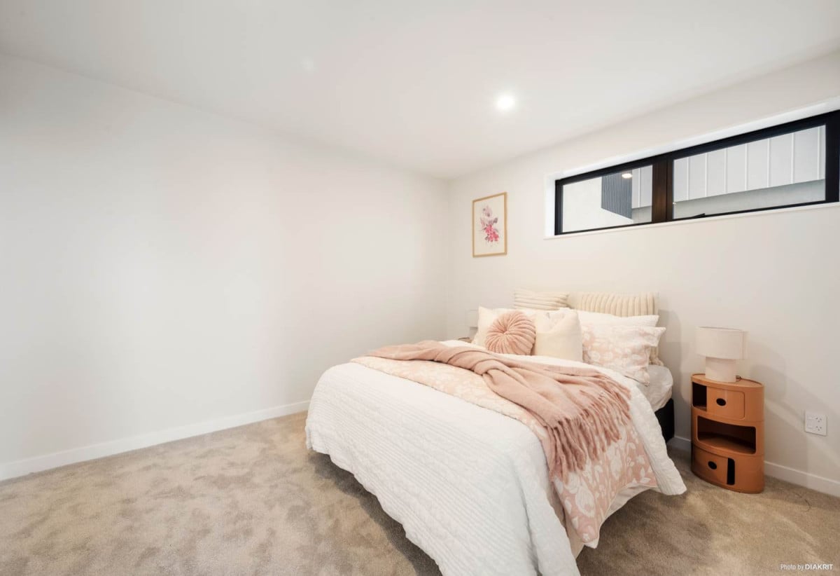 Brandnew standalone 4 beds ( 2 ensuites) 3.5 baths house with oversized double garage, central air conditioning, within easy reach of quality schools, shopping centres, parks, golf club, 9 Awa Crescent, St Johns, Auckland