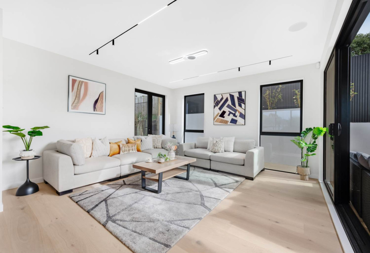 Brandnew standalone 4 beds ( 2 ensuites) 3.5 baths house with oversized double garage, central air conditioning, within easy reach of quality schools, shopping centres, parks, golf club, 9 Awa Crescent, St Johns, Auckland