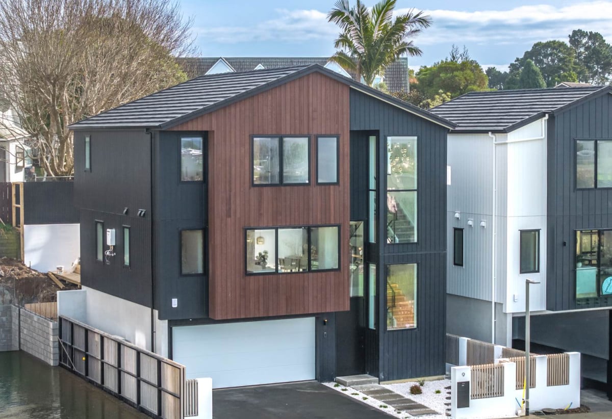 Brandnew standalone 4 beds ( 2 ensuites) 3.5 baths house with oversized double garage, central air conditioning, within easy reach of quality schools, shopping centres, parks, golf club, 9 Awa Crescent, St Johns, Auckland
