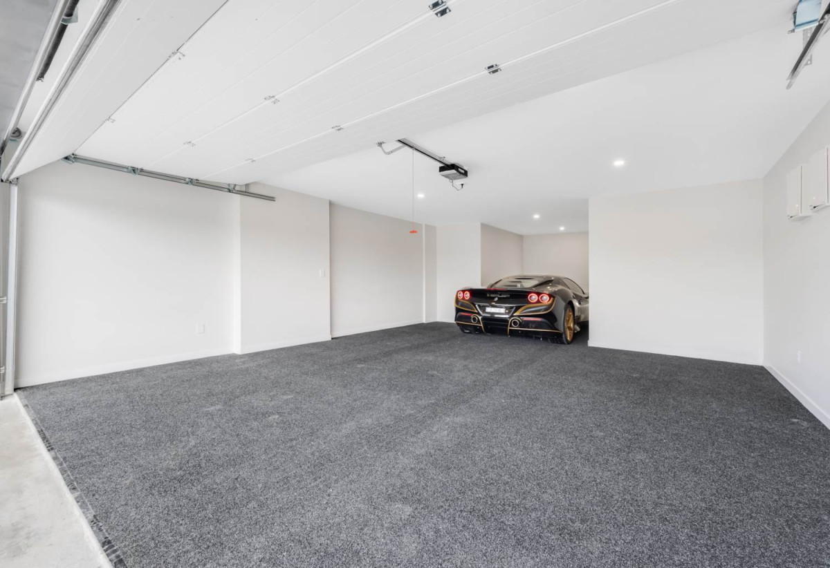 Brandnew standalone 4 beds ( 2 ensuites) 3.5 baths house with oversized double garage, central air conditioning, within easy reach of quality schools, shopping centres, parks, golf club, 9 Awa Crescent, St Johns, Auckland