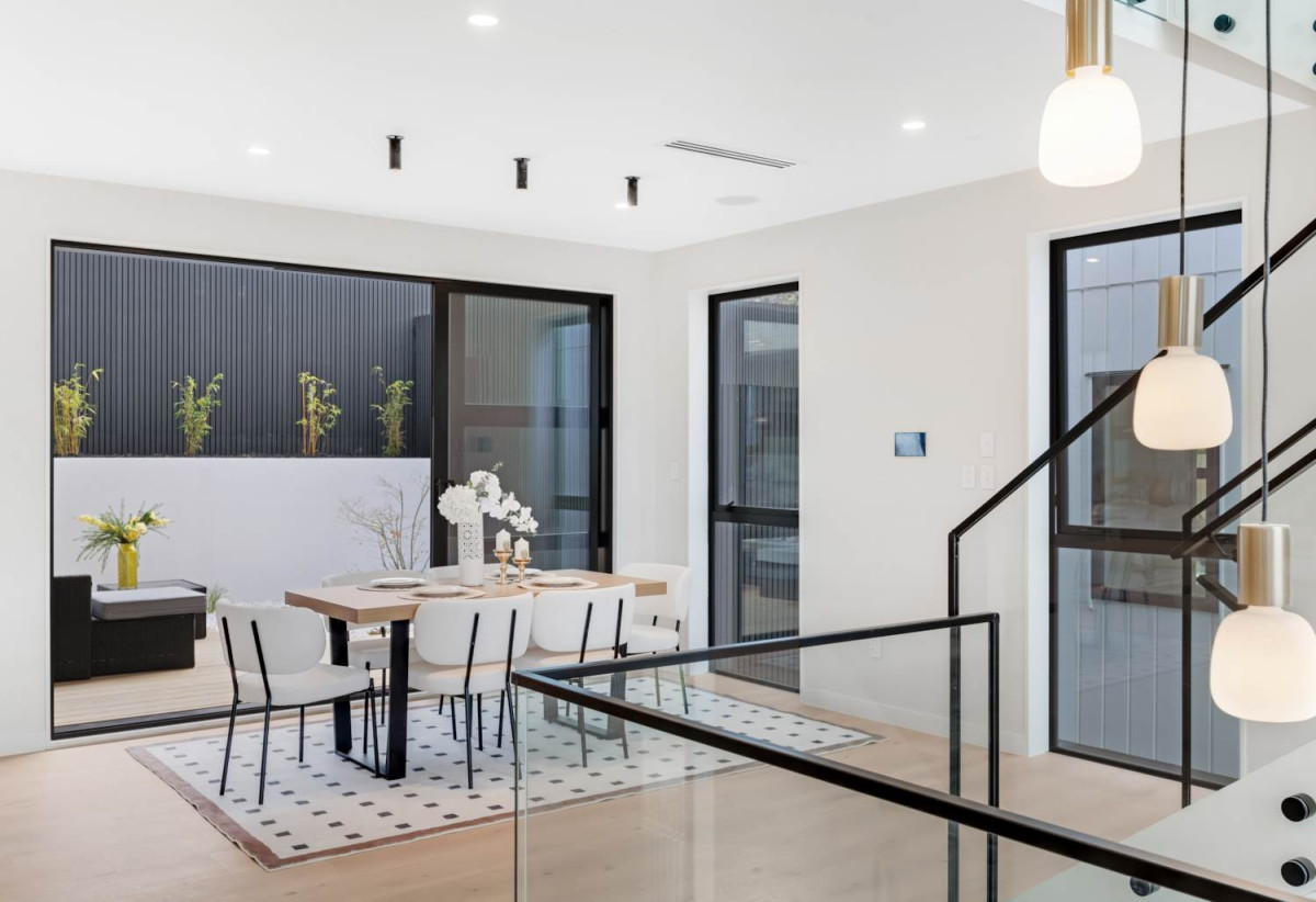 Brandnew standalone 4 beds ( 2 ensuites) 3.5 baths house with oversized double garage, central air conditioning, within easy reach of quality schools, shopping centres, parks, golf club, 9 Awa Crescent, St Johns, Auckland