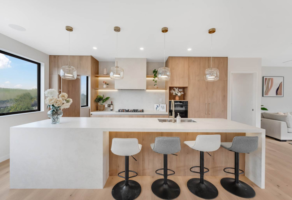 Brandnew standalone 4 beds ( 2 ensuites) 3.5 baths house with oversized double garage, central air conditioning, within easy reach of quality schools, shopping centres, parks, golf club, 9 Awa Crescent, St Johns, Auckland