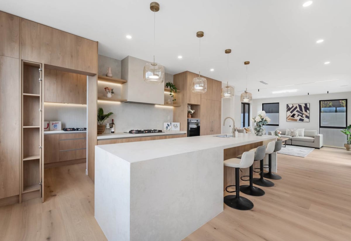 Brandnew standalone 4 beds ( 2 ensuites) 3.5 baths house with oversized double garage, central air conditioning, within easy reach of quality schools, shopping centres, parks, golf club, 9 Awa Crescent, St Johns, Auckland