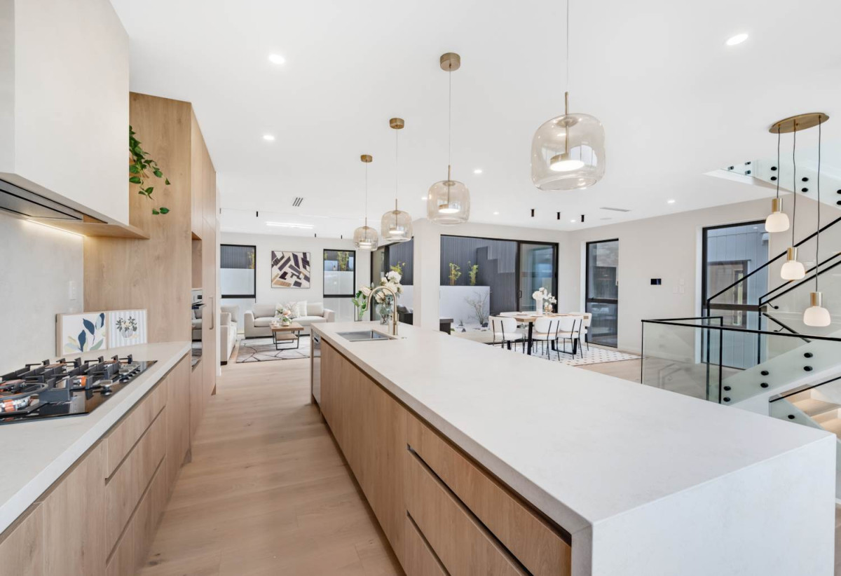 Brandnew standalone 4 beds ( 2 ensuites) 3.5 baths house with oversized double garage, central air conditioning, within easy reach of quality schools, shopping centres, parks, golf club, 9 Awa Crescent, St Johns, Auckland