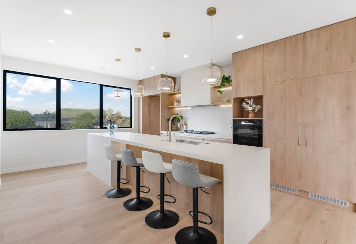 Brandnew standalone 4 beds ( 2 ensuites) 3.5 baths house with oversized double garage, central air conditioning, within easy reach of quality schools, shopping centres, parks, golf club, 9 Awa Crescent, St Johns, Auckland