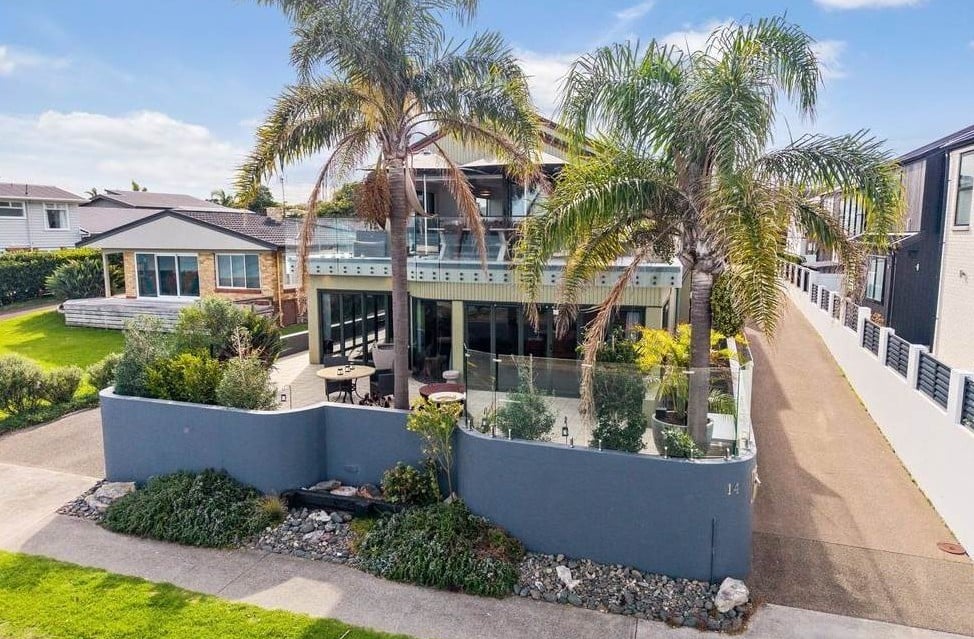 Macleans College zone, 4 beds 3 baths house with double garage and backyard parking space, Waterfront living, 0.8 km to Bucklands Beach Primary School, 2.4 km to Bucklands Beach Intermediate, 2.5 km to Macleans College, 14 The Parade, Bucklands Beach, Auckland