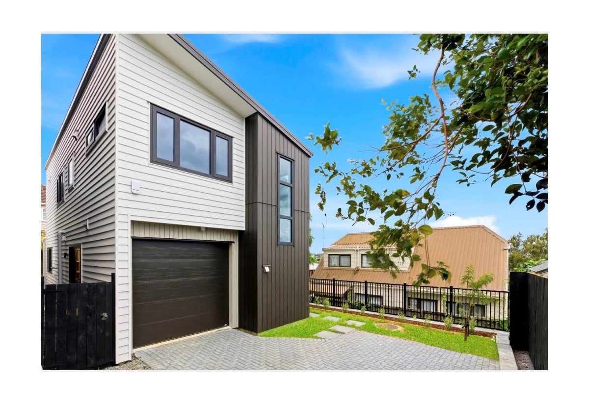 Brandnew standalone 3 beds 2.5 baths home with garage, minutes to schools, the picturesque Lloyd Elsmore Park, and the esteemed Pakuranga Golf Course. shopping centres, 1 km to Howick Intermediate, 1.4 km to Pakuranga College, Lot 6/88 Bradbury Road, Highland Park, Auckland