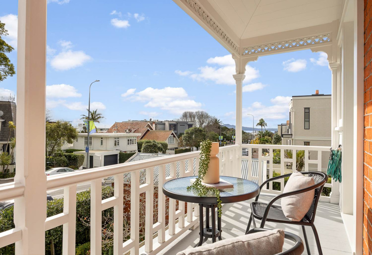 Double Grammar school zone, 124m2 2 beds 1 bath apartment with car park, Occupying the entire top floor, within the legendary “Tower House”, Originally built circa 1904 for former Auckland Mayor Albert Devore, Only four apartments in the building, No body corporate fee, zoned for Auckland Grammar and Epsom Girls’ Grammar School, 3/33 St Stephens Avenue, Parnell, Auckland