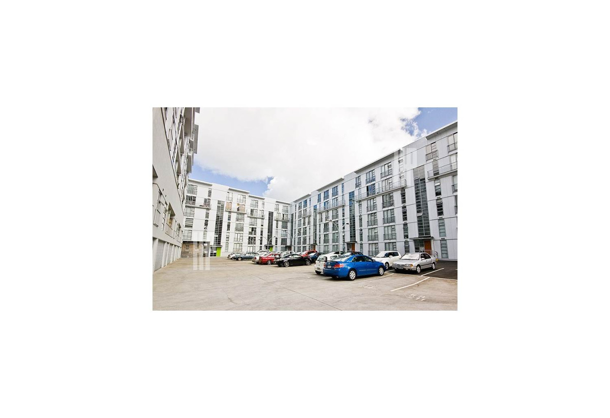 Double Grammar school zone, 59m2 Leasehold 2 beds 1 bath apartment, in the popular Q- Central apartments!, 0.8 km to Auckland Girls’ Grammar School, 1.6 km to Auckland Grammar, 2B/54 Liverpool Street, City Centre, Auckland