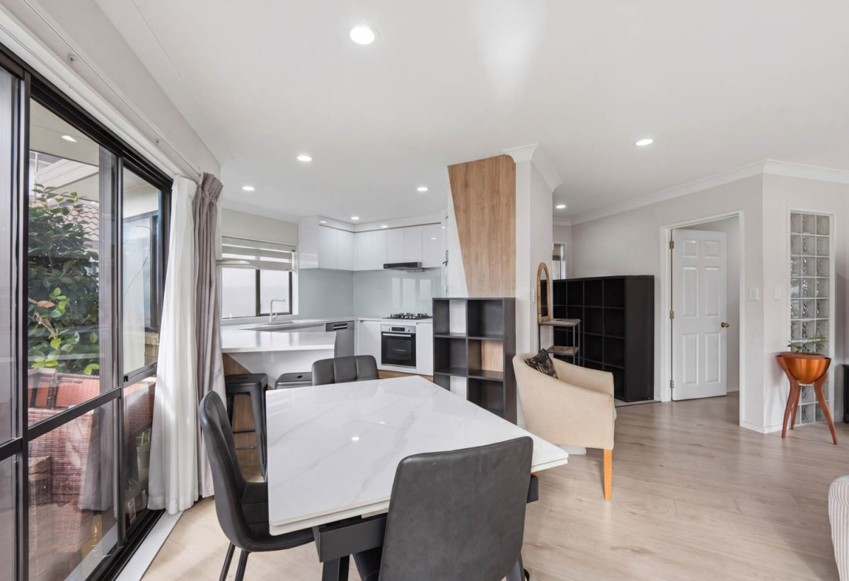 160m2 3 beds 2.5 baths house with double garage, with Howick Domain, Owairoa Primary School, Howick Village, New World Howick, local cafés, shops and everyday amenities all close by, 4/96 Elliot Street, Howick, Auckland