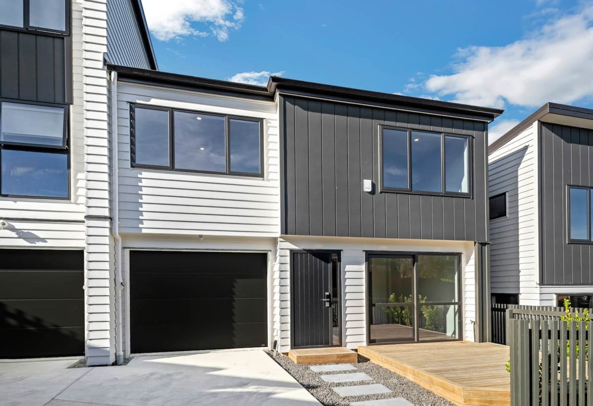 Halo 10-Year Residential Guarantee, Brandnew 3 beds 2 baths home with garage, close to reserves, and scenic walking tracks. locaol shos, 0.2 km to Bayview School, 71C Simon Ellice Drive, Bayview, Auckland