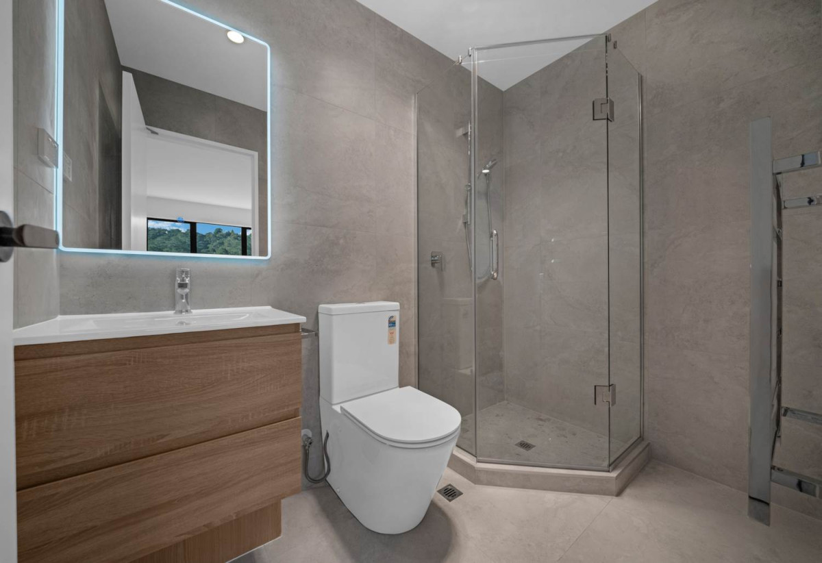 Halo 10-Year Residential Guarantee, Brandnew 3 beds 2 baths home with garage, close to reserves, and scenic walking tracks. locaol shos, 0.2 km to Bayview School, 71C Simon Ellice Drive, Bayview, Auckland