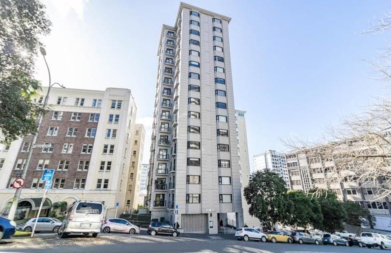 HIGH COURT SALE, Auckland Girls’ Grammar School zone, 48m2 Freehold 1 bed 1 bath apartment, 1.9 km to Auckland Girls’ Grammar School, The property is well located within walking distance from Auckland University, High Court, 3B/2 Eden Crescent, City Centre, Auckland