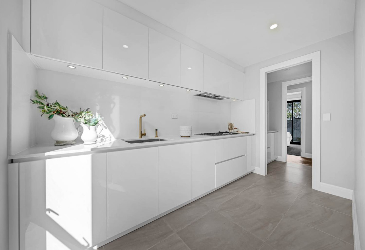 Macleans College zone, 791m2 section, 2 Kitchens, 411m2 Sea Views 6 beds (4 ensuites) 5.5 bathse house with double garaged and 2-beds granny, A striking façade, grand entrance, and elegant lobby make an immediate impression, close to schools, beaches, golf club, shops, 225A Bleakhouse Road, Mellons Bay, Auckland