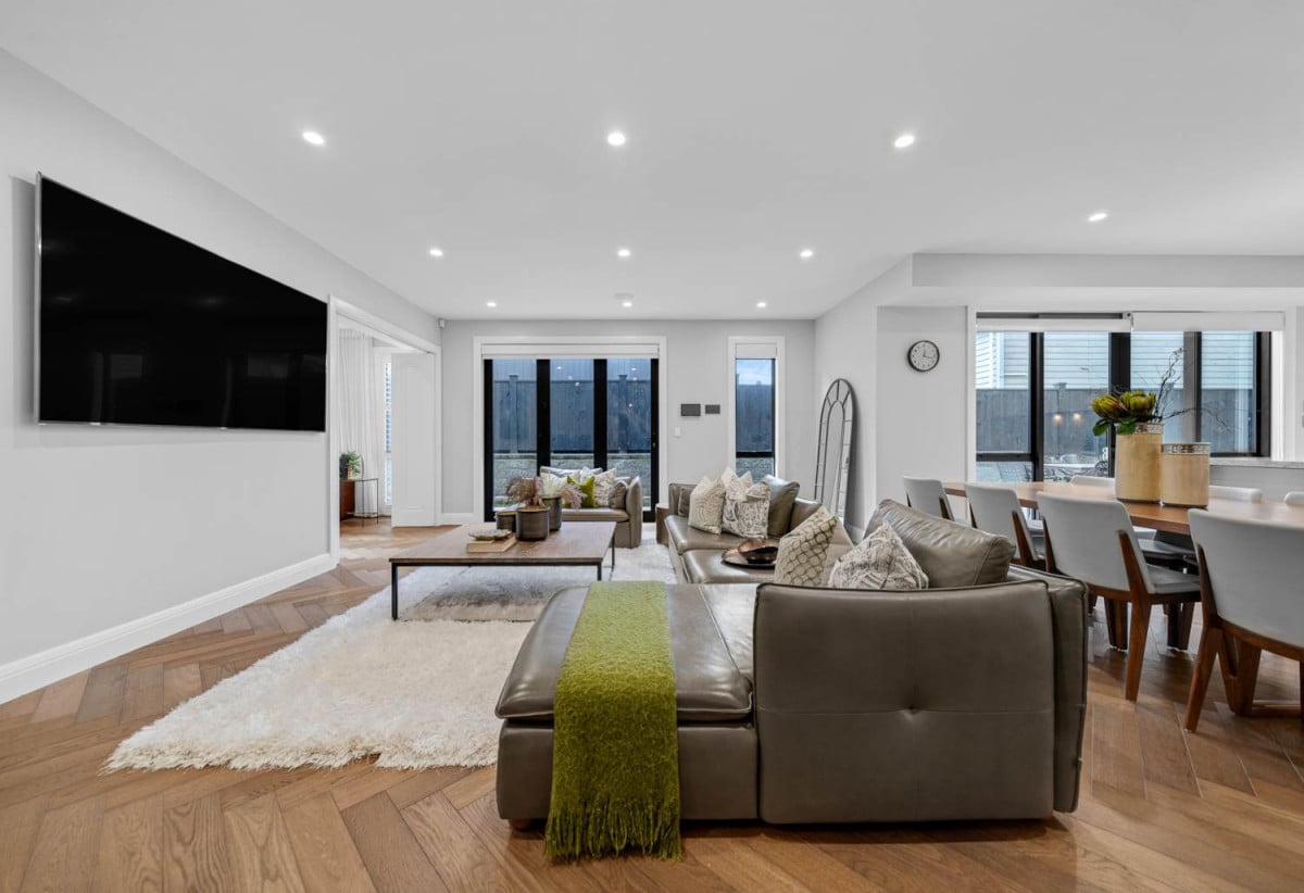 Macleans College zone, 791m2 section, 2 Kitchens, 411m2 Sea Views 6 beds (4 ensuites) 5.5 bathse house with double garaged and 2-beds granny, A striking façade, grand entrance, and elegant lobby make an immediate impression, close to schools, beaches, golf club, shops, 225A Bleakhouse Road, Mellons Bay, Auckland