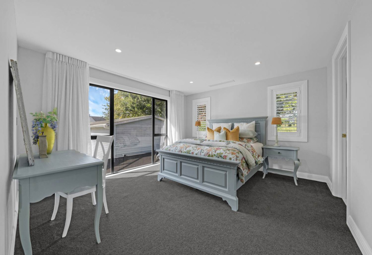 Macleans College zone, 791m2 section, 2 Kitchens, 411m2 Sea Views 6 beds (4 ensuites) 5.5 bathse house with double garaged and 2-beds granny, A striking façade, grand entrance, and elegant lobby make an immediate impression, close to schools, beaches, golf club, shops, 225A Bleakhouse Road, Mellons Bay, Auckland