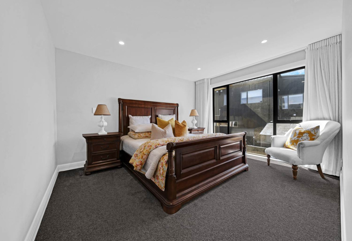 Macleans College zone, 791m2 section, 2 Kitchens, 411m2 Sea Views 6 beds (4 ensuites) 5.5 bathse house with double garaged and 2-beds granny, A striking façade, grand entrance, and elegant lobby make an immediate impression, close to schools, beaches, golf club, shops, 225A Bleakhouse Road, Mellons Bay, Auckland