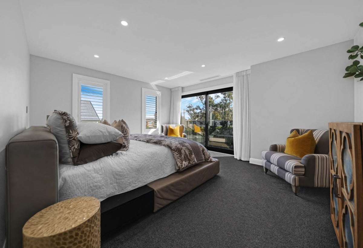 Macleans College zone, 791m2 section, 2 Kitchens, 411m2 Sea Views 6 beds (4 ensuites) 5.5 bathse house with double garaged and 2-beds granny, A striking façade, grand entrance, and elegant lobby make an immediate impression, close to schools, beaches, golf club, shops, 225A Bleakhouse Road, Mellons Bay, Auckland