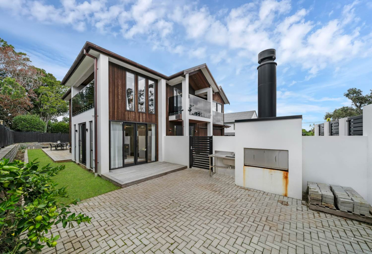 Macleans College zone, 791m2 section, 2 Kitchens, 411m2 Sea Views 6 beds (4 ensuites) 5.5 bathse house with double garaged and 2-beds granny, A striking façade, grand entrance, and elegant lobby make an immediate impression, close to schools, beaches, golf club, shops, 225A Bleakhouse Road, Mellons Bay, Auckland