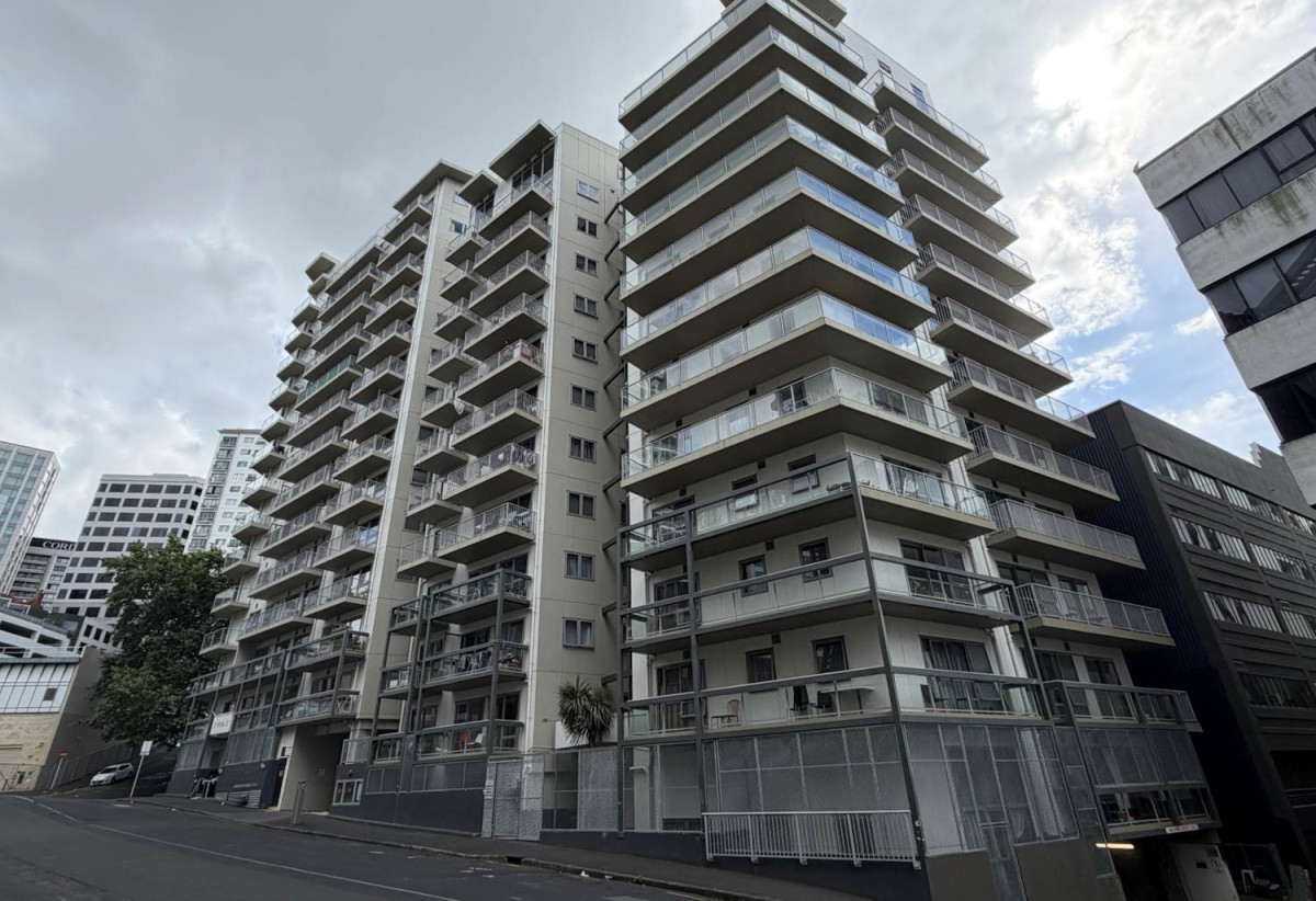HIGH COURT SALE, Double Grammar school zone, 71m2 Freehold dual-key apartment, 2 beds 1 bath and 1 bed 1 bath studio with separate entrances., There is one secure carpark as an accessory unit. the property is on level six of Tower B in the Bianco off Queen apartment complex. within walking distance of Aotea Square, Queens Street, Universities, 0.9 km to Auckland Girls’ Grammar School, 1.6 km to Auckland Grammar, 6E/8 White Street, City Centre, Auckland