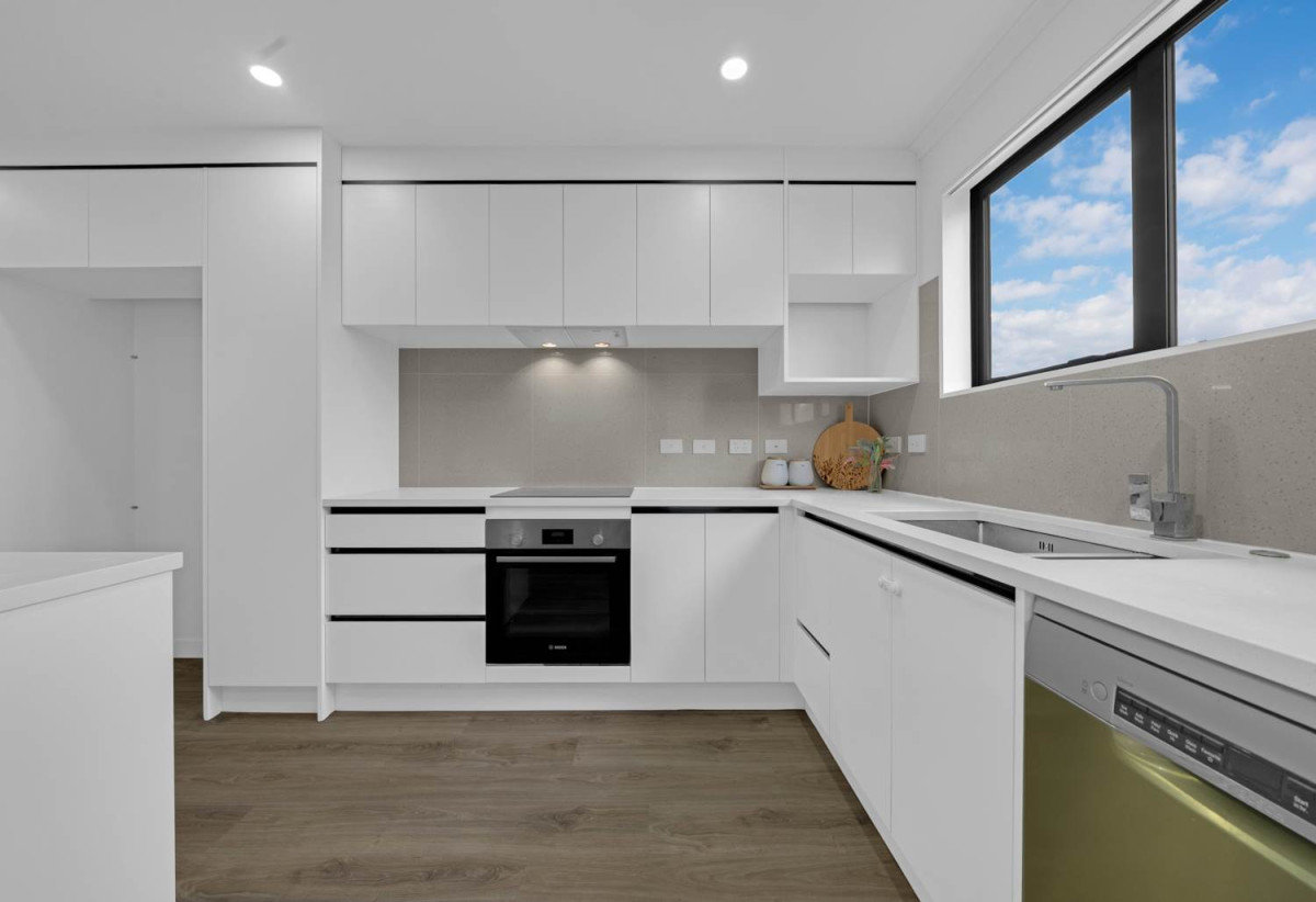 132m2 3 beds 2.5 baths home with garage, just minutes from Westfield Manukau, Papatoetoe Town Centre, 0.2 km to Papatoetoe High School, 0.6 km to Papatoetoe East School, 14C Alexander Avenue, Papatoetoe, Auckland