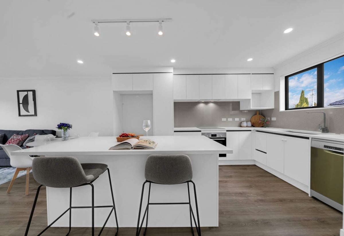 132m2 3 beds 2.5 baths home with garage, just minutes from Westfield Manukau, Papatoetoe Town Centre, 0.2 km to Papatoetoe High School, 0.6 km to Papatoetoe East School, 14C Alexander Avenue, Papatoetoe, Auckland