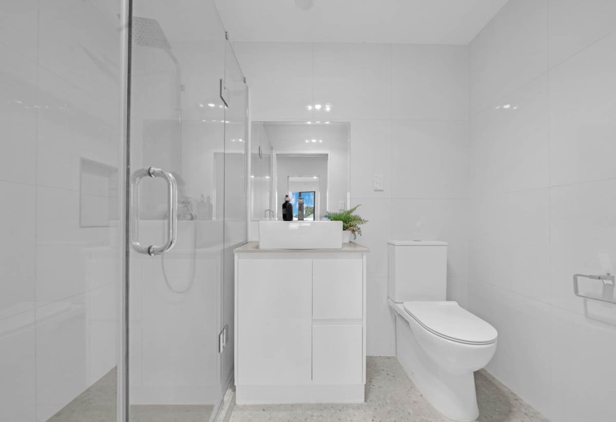 132m2 3 beds 2.5 baths home with garage, just minutes from Westfield Manukau, Papatoetoe Town Centre, 0.2 km to Papatoetoe High School, 0.6 km to Papatoetoe East School, 14C Alexander Avenue, Papatoetoe, Auckland