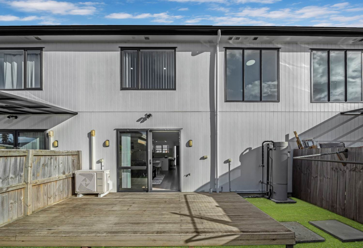 132m2 3 beds 2.5 baths home with garage, just minutes from Westfield Manukau, Papatoetoe Town Centre, 0.2 km to Papatoetoe High School, 0.6 km to Papatoetoe East School, 14C Alexander Avenue, Papatoetoe, Auckland
