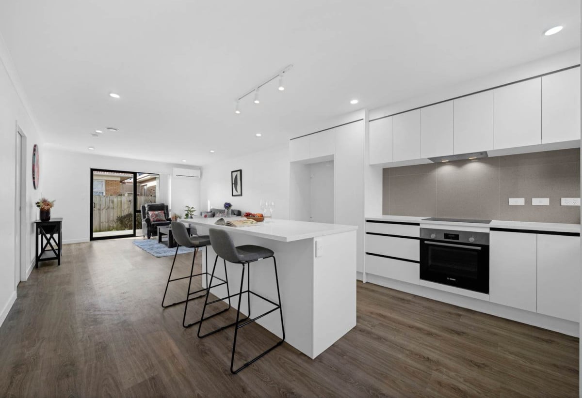 132m2 3 beds 2.5 baths home with garage, just minutes from Westfield Manukau, Papatoetoe Town Centre, 0.2 km to Papatoetoe High School, 0.6 km to Papatoetoe East School, 14C Alexander Avenue, Papatoetoe, Auckland