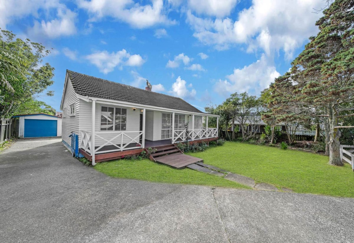 706m2 section, 3 beds 1 bath house with standalone garage, Modern kitchen/bathroom, close to Manurewa town centre, train station, schools, 0.7 km to Manurewa Intermediate, 0.8 km to Manurewa South School, 17 Percival Street, Manurewa, Auckland