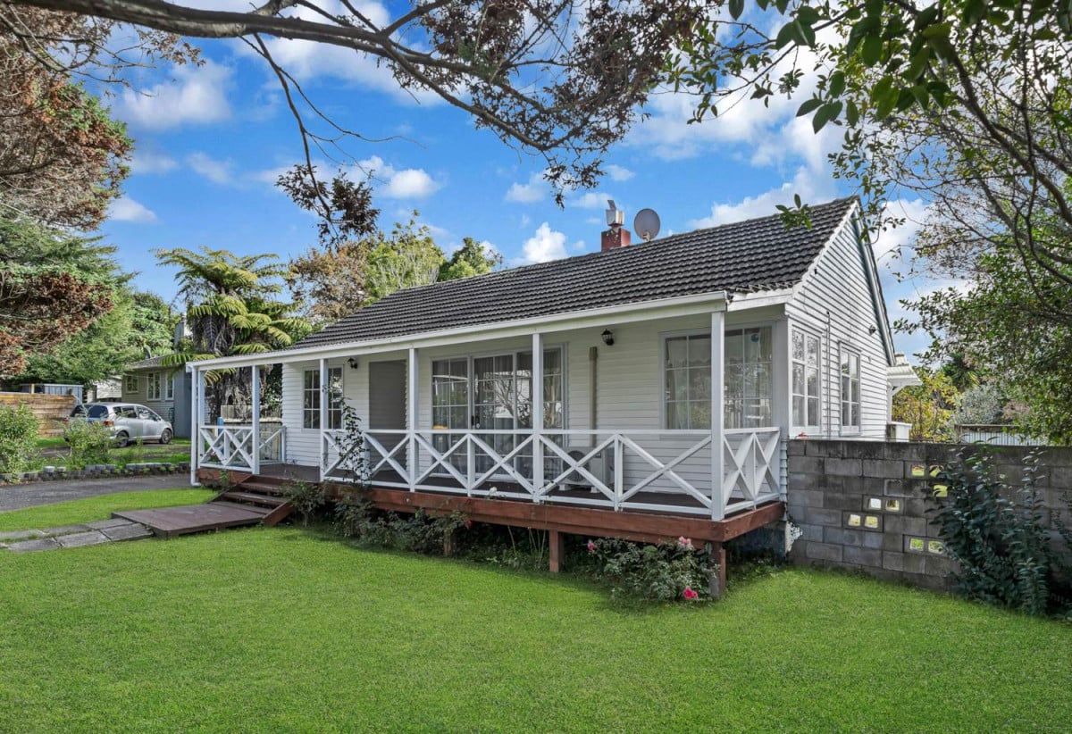 706m2 section, 3 beds 1 bath house with standalone garage, Modern kitchen/bathroom, close to Manurewa town centre, train station, schools, 0.7 km to Manurewa Intermediate, 0.8 km to Manurewa South School, 17 Percival Street, Manurewa, Auckland