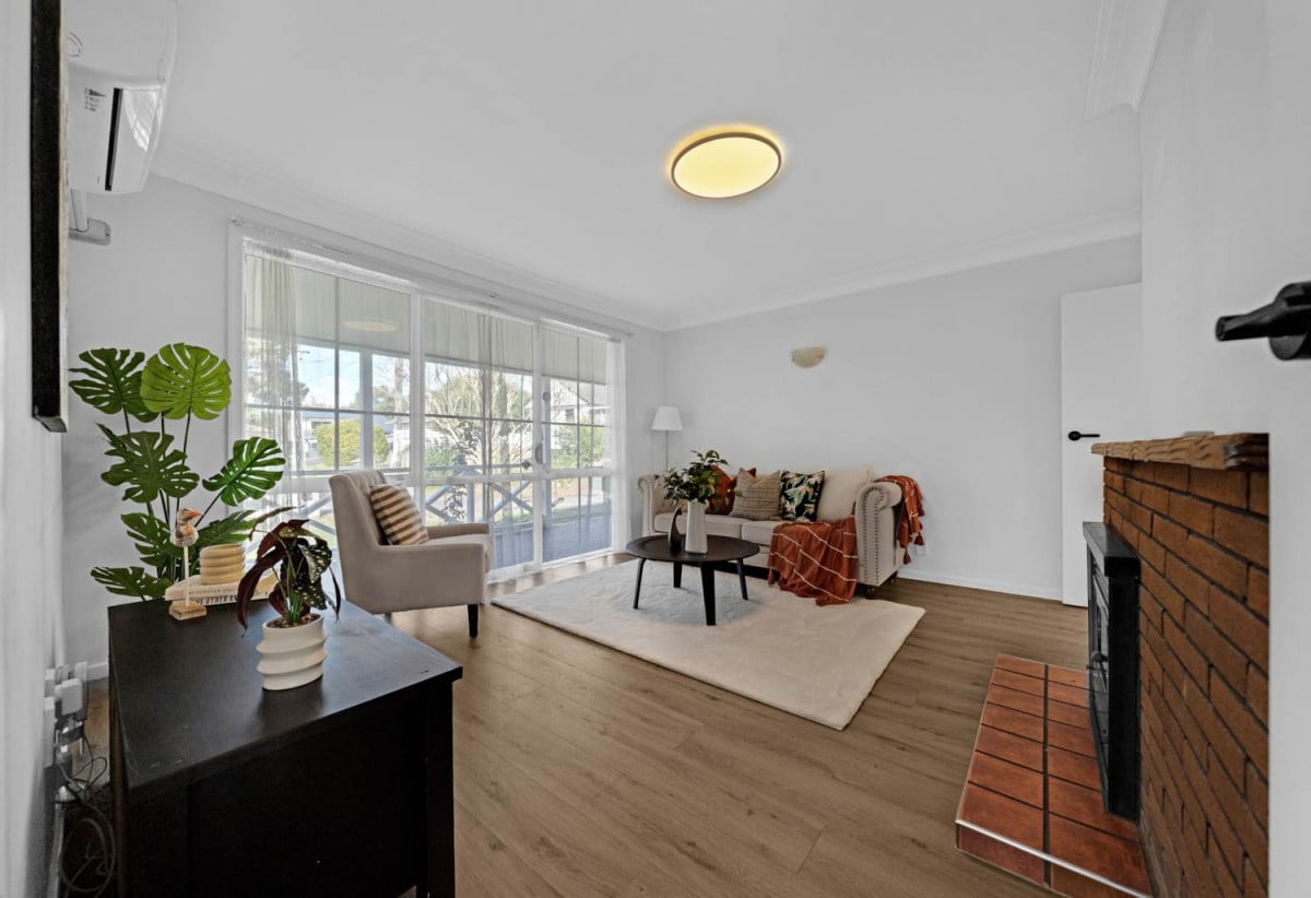 706m2 section, 3 beds 1 bath house with standalone garage, Modern kitchen/bathroom, close to Manurewa town centre, train station, schools, 0.7 km to Manurewa Intermediate, 0.8 km to Manurewa South School, 17 Percival Street, Manurewa, Auckland
