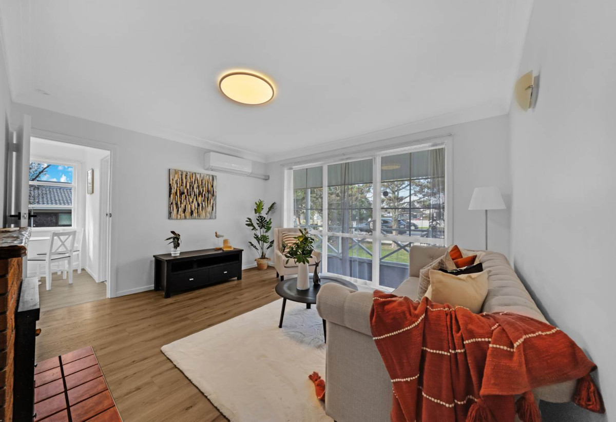 706m2 section, 3 beds 1 bath house with standalone garage, Modern kitchen/bathroom, close to Manurewa town centre, train station, schools, 0.7 km to Manurewa Intermediate, 0.8 km to Manurewa South School, 17 Percival Street, Manurewa, Auckland