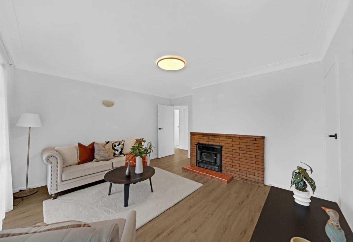 706m2 section, 3 beds 1 bath house with standalone garage, Modern kitchen/bathroom, close to Manurewa town centre, train station, schools, 0.7 km to Manurewa Intermediate, 0.8 km to Manurewa South School, 17 Percival Street, Manurewa, Auckland