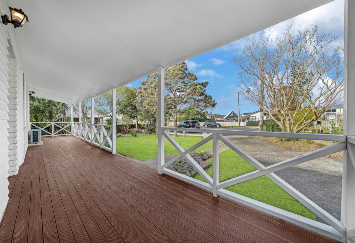 706m2 section, 3 beds 1 bath house with standalone garage, Modern kitchen/bathroom, close to Manurewa town centre, train station, schools, 0.7 km to Manurewa Intermediate, 0.8 km to Manurewa South School, 17 Percival Street, Manurewa, Auckland
