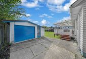 706m2 section, 3 beds 1 bath house with standalone garage, Modern kitchen/bathroom, close to Manurewa town centre, train station, schools, 0.7 km to Manurewa Intermediate, 0.8 km to Manurewa South School, 17 Percival Street, Manurewa, Auckland