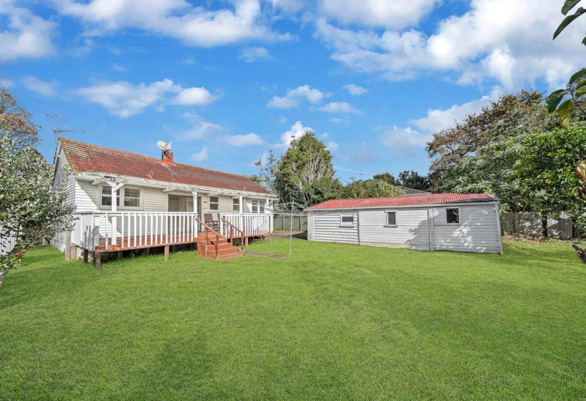 706m2 section, 3 beds 1 bath house with standalone garage, Modern kitchen/bathroom, close to Manurewa town centre, train station, schools, 0.7 km to Manurewa Intermediate, 0.8 km to Manurewa South School, 17 Percival Street, Manurewa, Auckland
