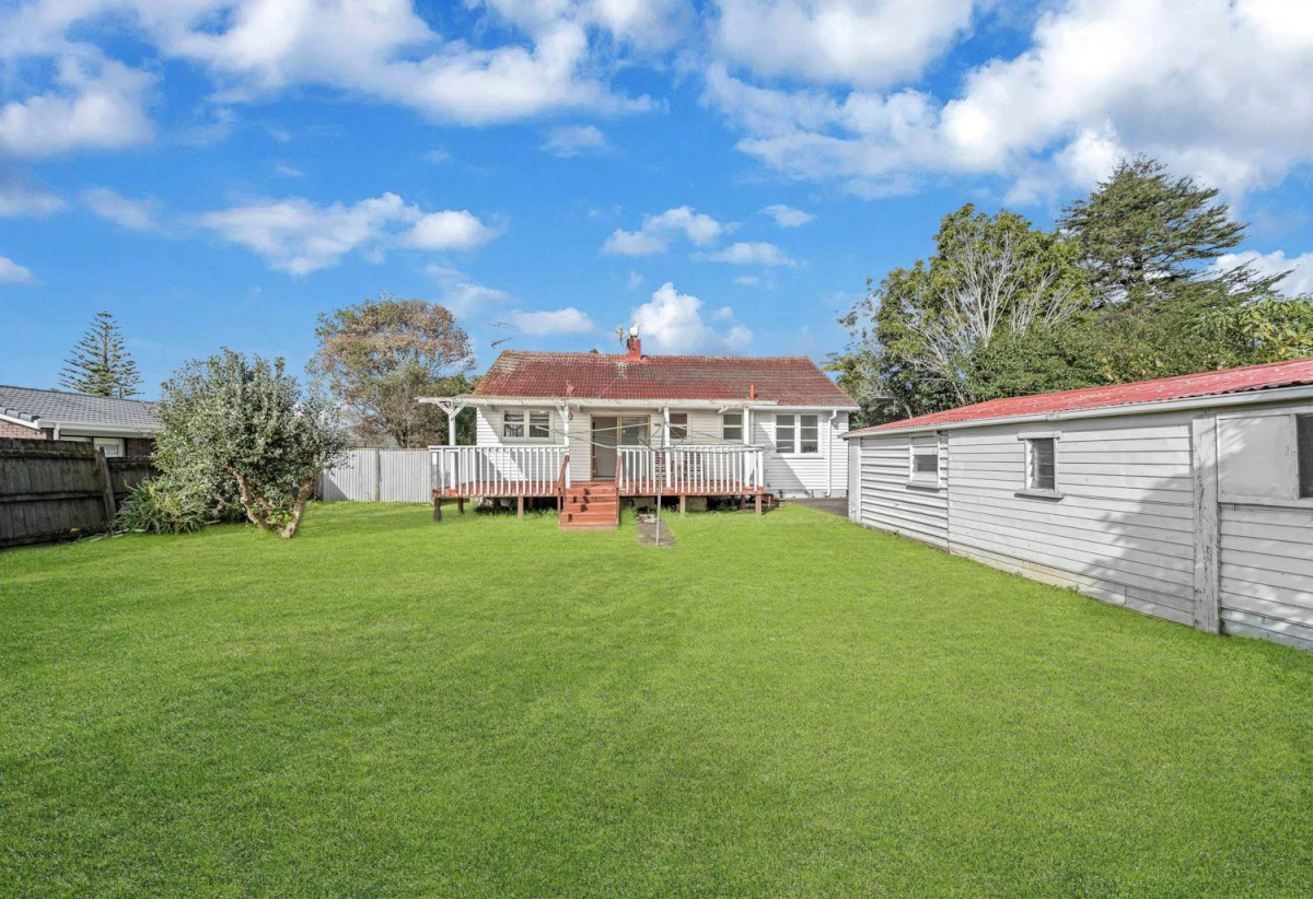 706m2 section, 3 beds 1 bath house with standalone garage, Modern kitchen/bathroom, close to Manurewa town centre, train station, schools, 0.7 km to Manurewa Intermediate, 0.8 km to Manurewa South School, 17 Percival Street, Manurewa, Auckland