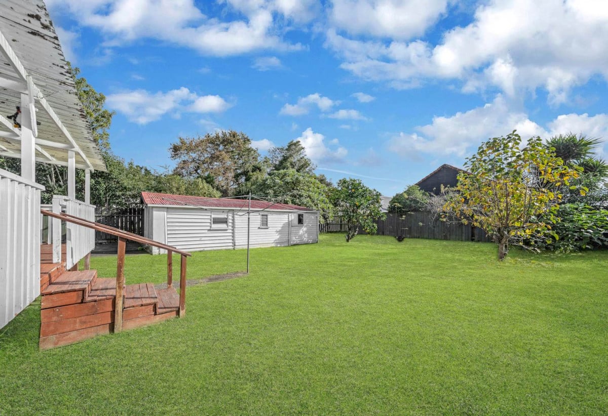 706m2 section, 3 beds 1 bath house with standalone garage, Modern kitchen/bathroom, close to Manurewa town centre, train station, schools, 0.7 km to Manurewa Intermediate, 0.8 km to Manurewa South School, 17 Percival Street, Manurewa, Auckland