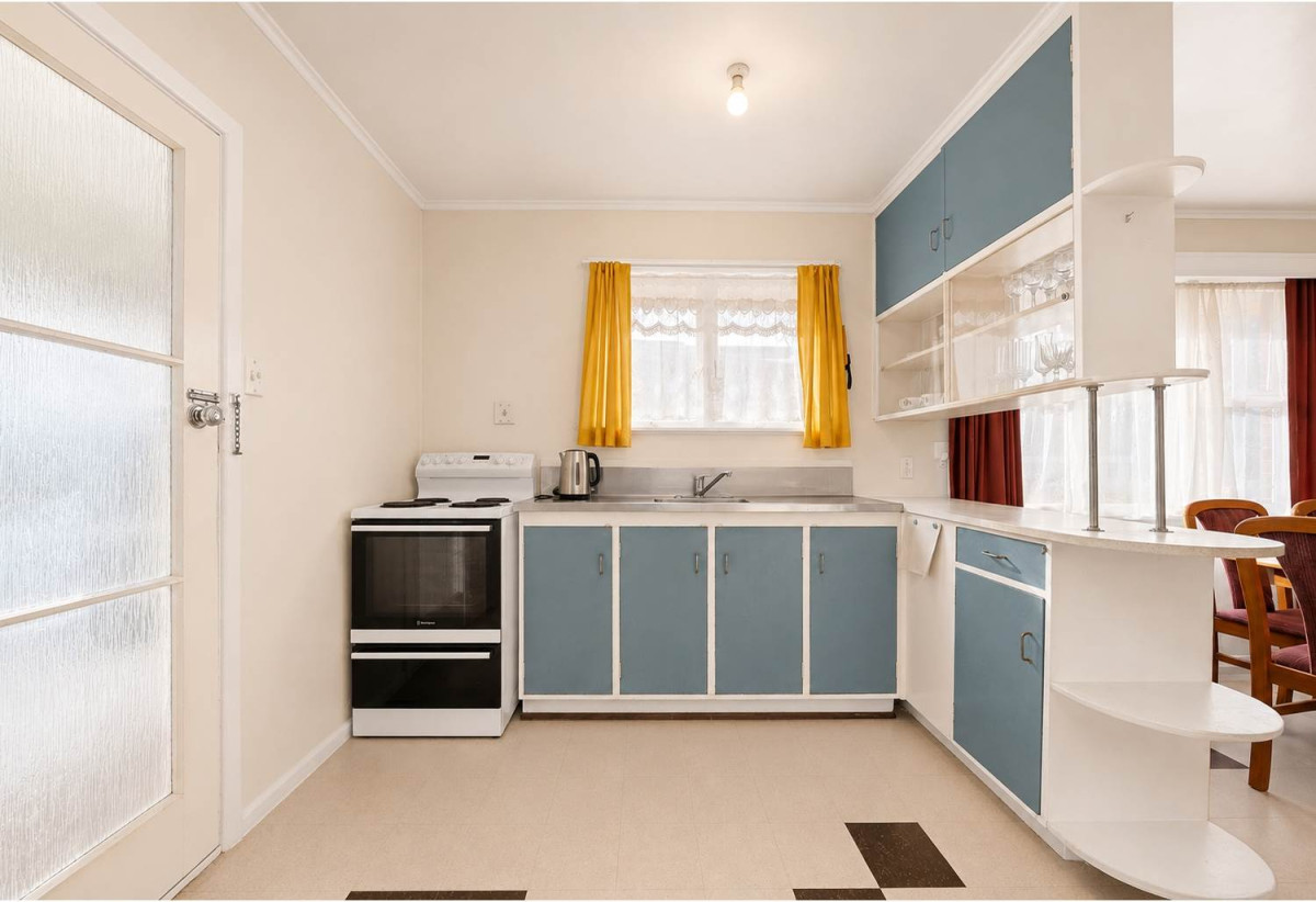 Once in Decades, 665m2 section, Brick and tile 3 beds 1 bath house with garage, close to schools, shops, supermarket, parks, golf club, beach, 0.7 km to May Road School and Marshall Laing School, 0.9 km to Lynfield College, 71 Penney Avenue, Mt Roskill, Auckland