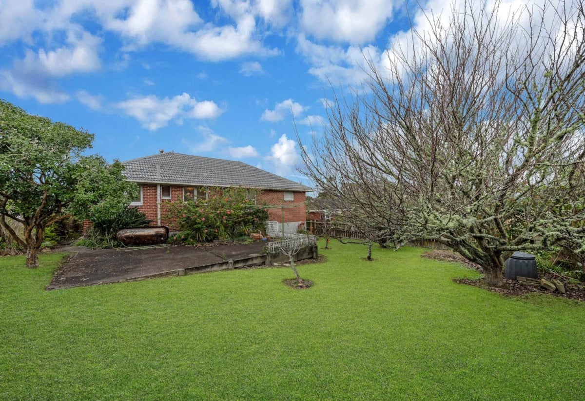 Once in Decades, 665m2 section, Brick and tile 3 beds 1 bath house with garage, close to schools, shops, supermarket, parks, golf club, beach, 0.7 km to May Road School and Marshall Laing School, 0.9 km to Lynfield College, 71 Penney Avenue, Mt Roskill, Auckland