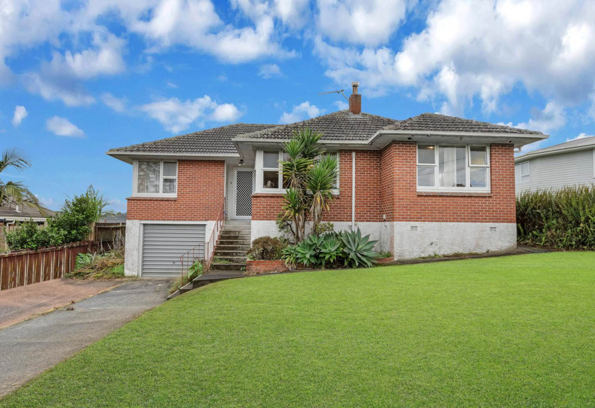 Once in Decades, 665m2 section, Brick and tile 3 beds 1 bath house with garage, close to schools, shops, supermarket, parks, golf club, beach, 0.7 km to May Road School and Marshall Laing School, 0.9 km to Lynfield College, 71 Penney Avenue, Mt Roskill, Auckland
