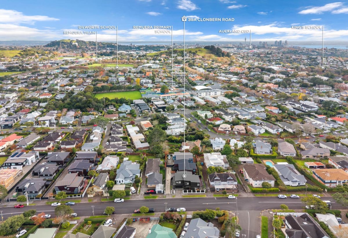 Double Grammar school zone, 286m2 5 beds (2 ensuites) 3.5 baths house with double garage on 387m2 section, The owner has already moved on, zoned for Auckland Grammar School, Epsom Girls Grammar School, Remuera Intermediate School, and Remuera School, 0.3 km to Remuera School, 39A Clonbern Road, Remuera, Auckland